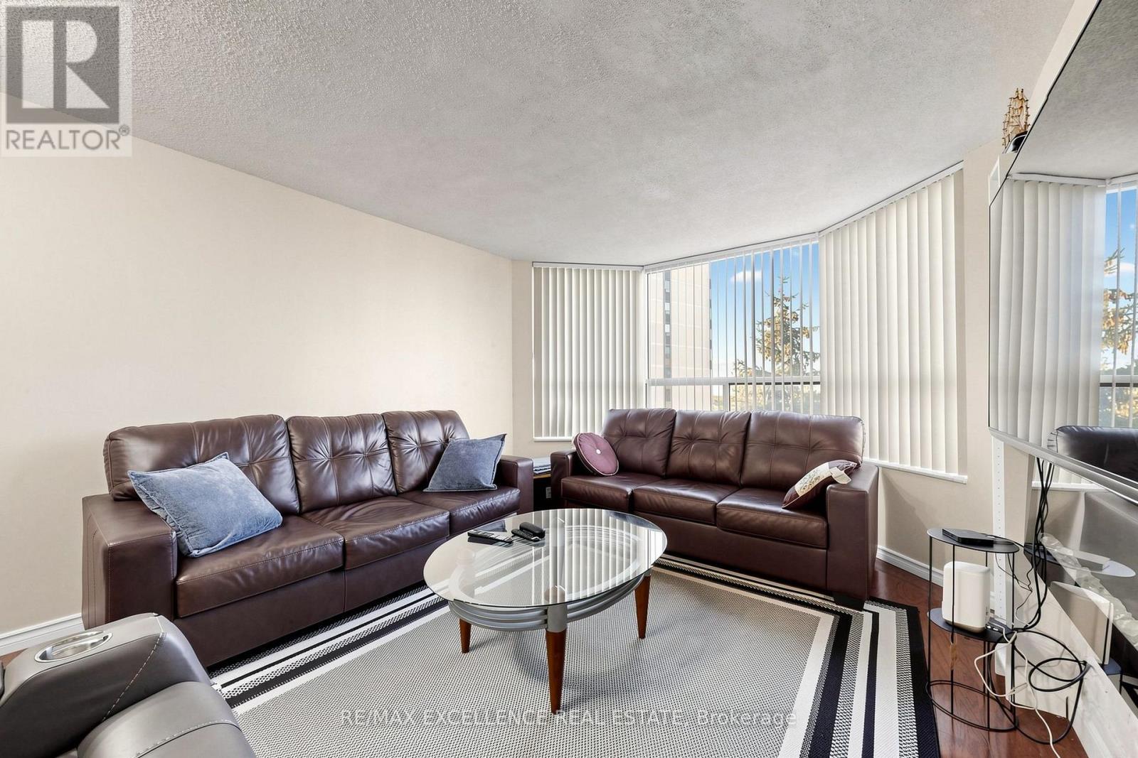 524 - 6 Humberline Drive Property Photo 12