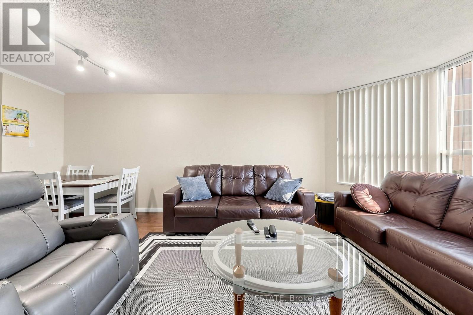 524 - 6 Humberline Drive Property Photo 13