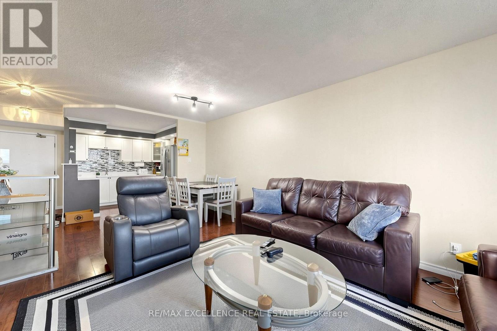 524 - 6 Humberline Drive Property Photo 16