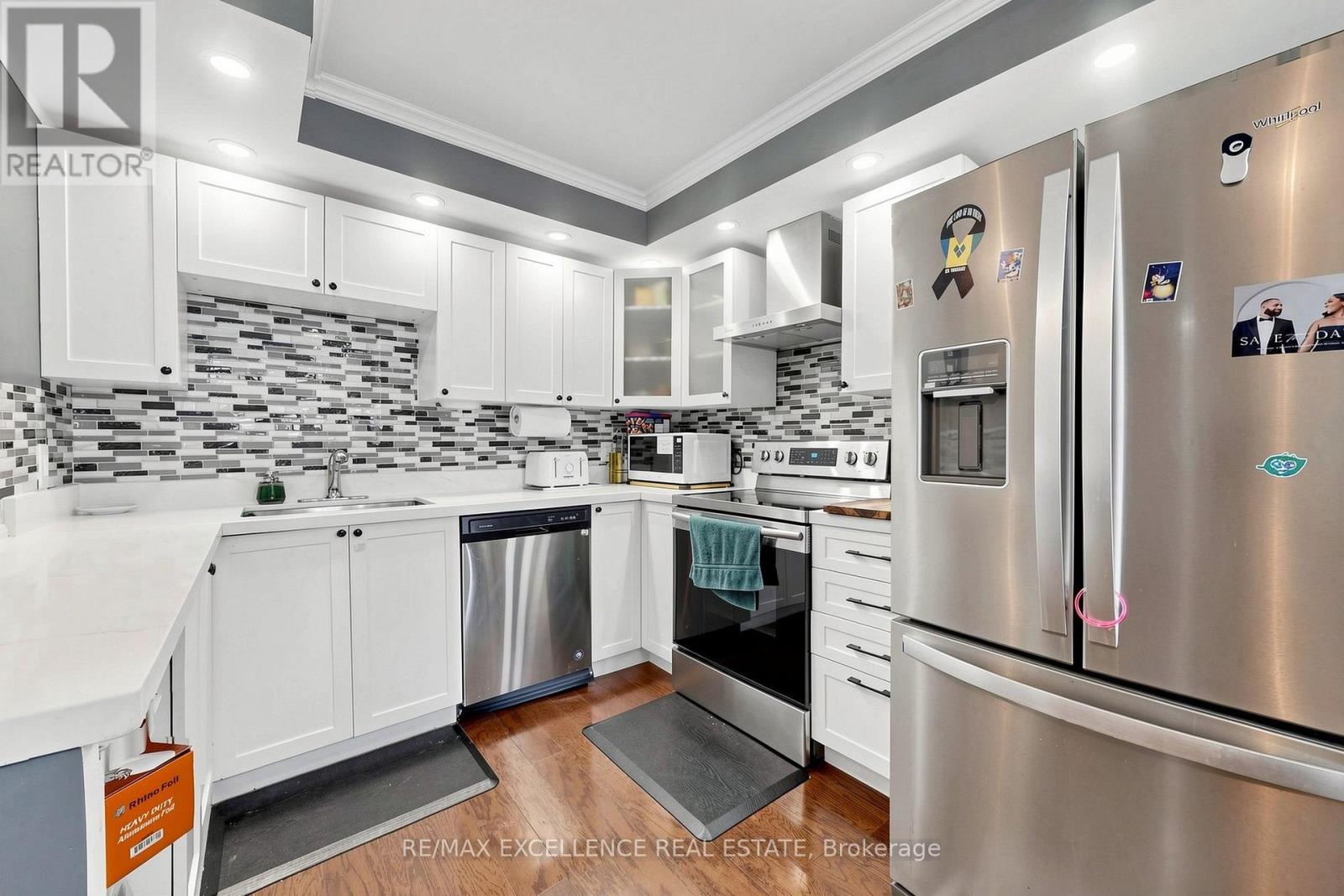 524 - 6 Humberline Drive Property Photo 18