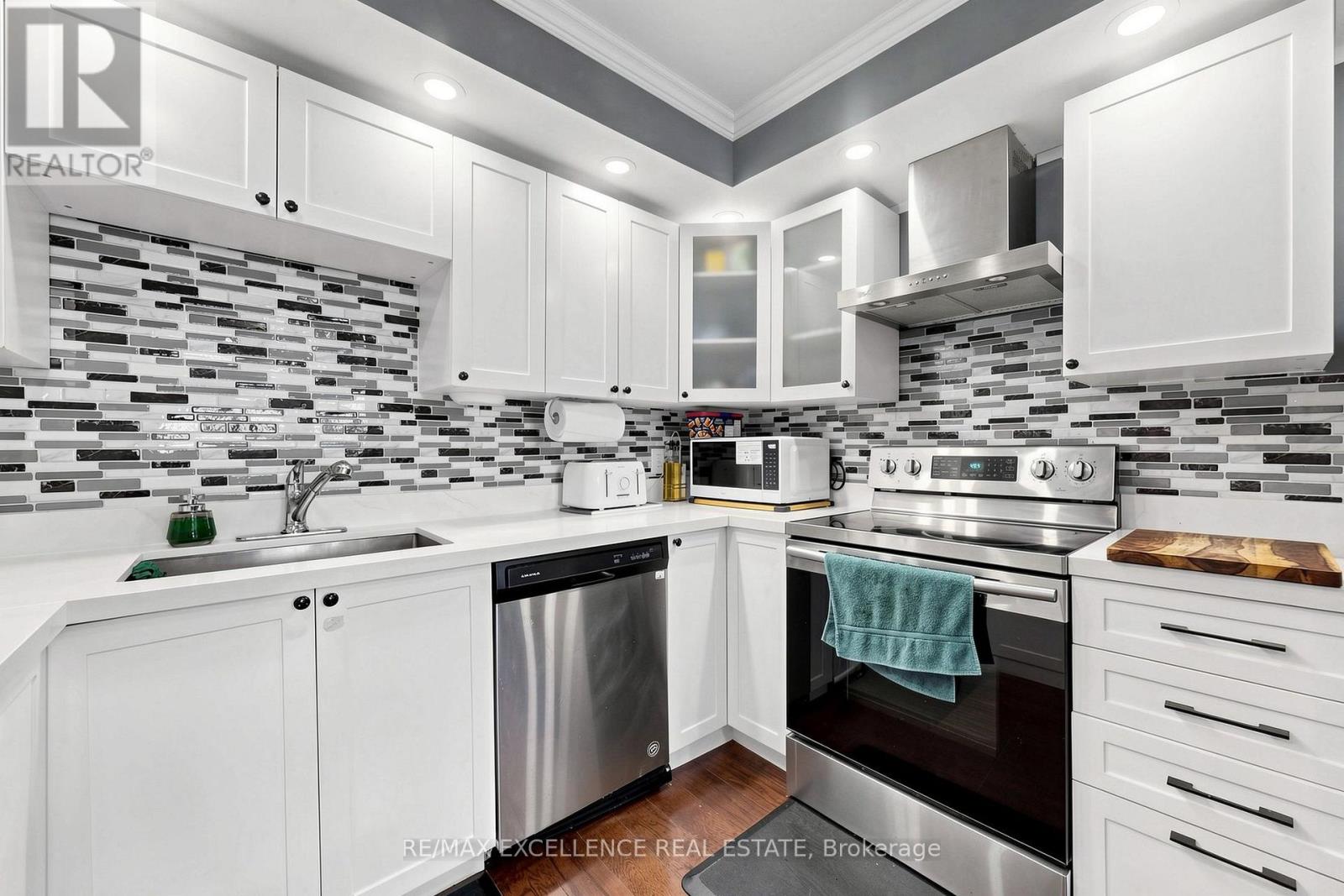 524 - 6 Humberline Drive Property Photo 19
