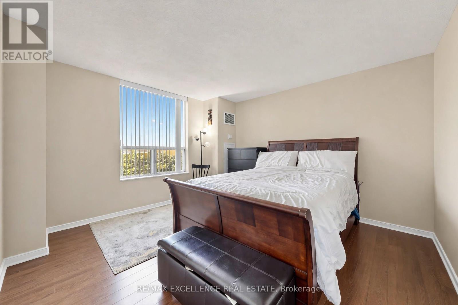 524 - 6 Humberline Drive Property Photo 22