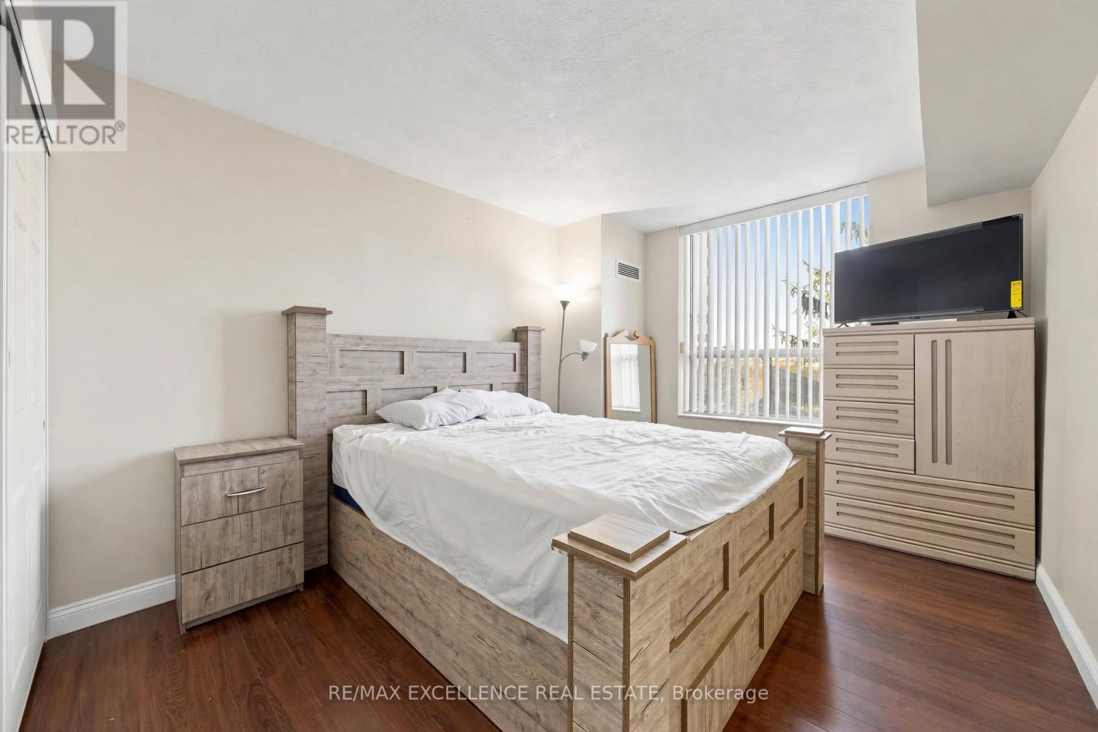 524 - 6 Humberline Drive Property Photo 27