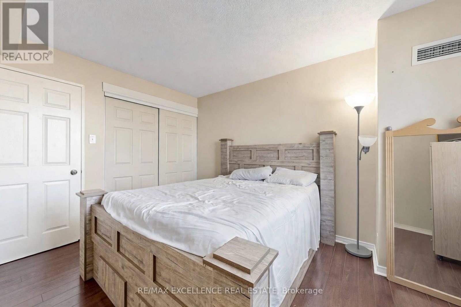 524 - 6 Humberline Drive Property Photo 28