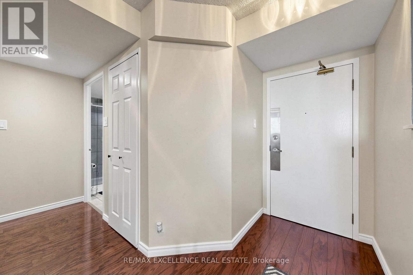 524 - 6 Humberline Drive Property Photo 32