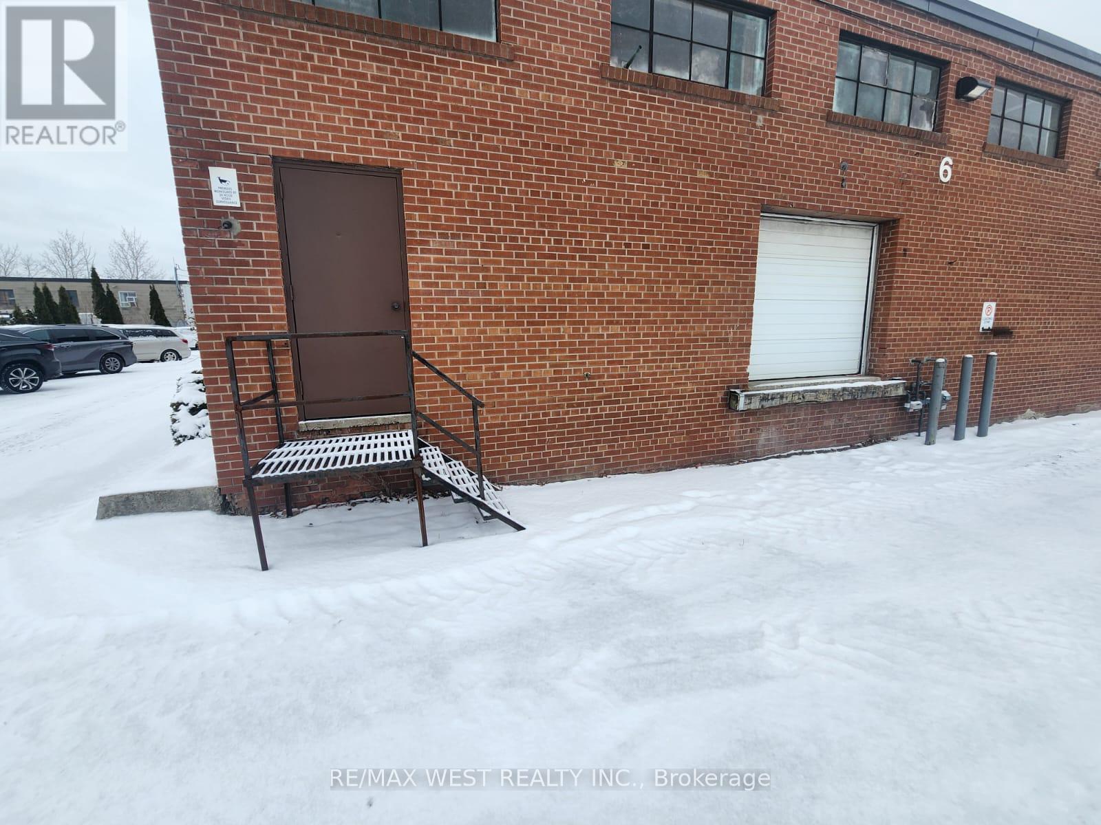 6c - 20 Millwick Drive Property Photo 12