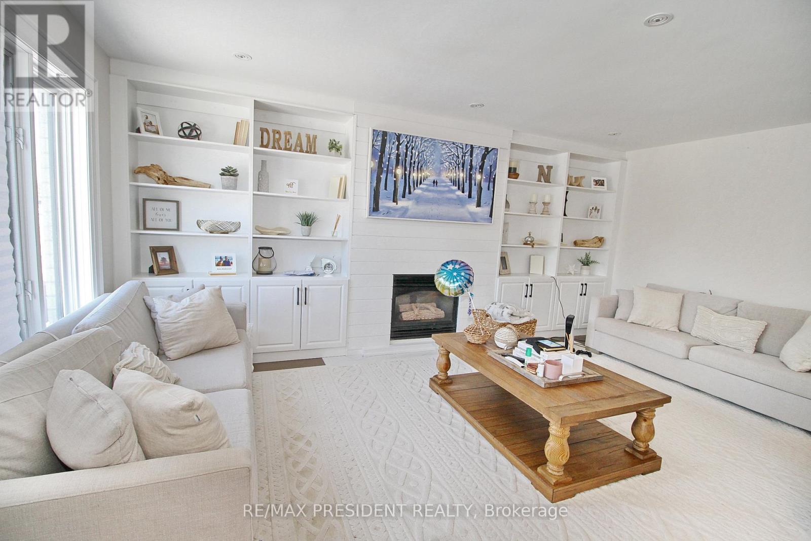 32 Deerglen Drive Property Photo 8