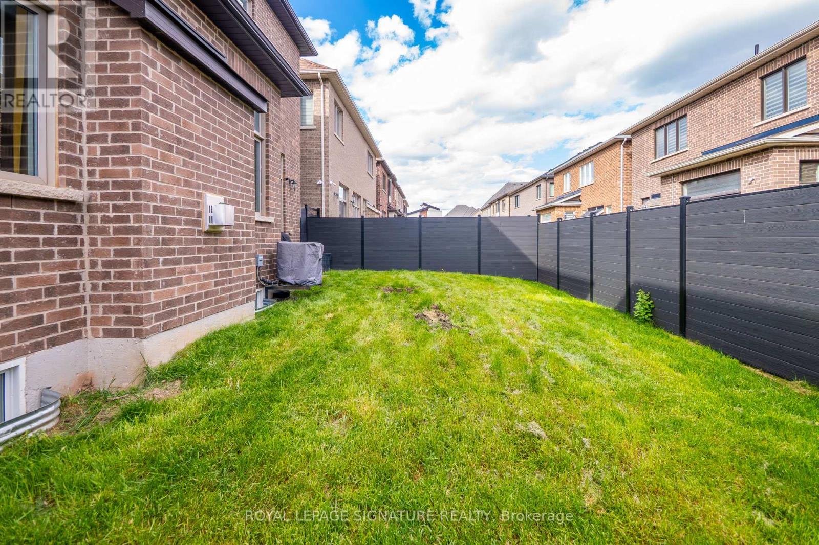 1493 Ford Strathy Crescent Property Photo 13