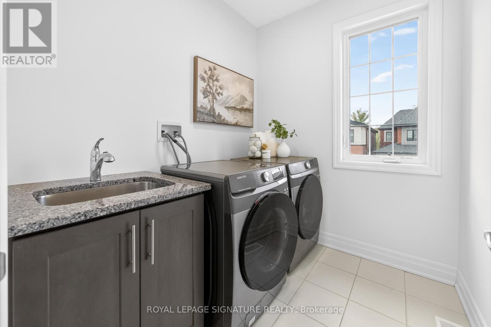 1493 Ford Strathy Crescent Property Photo 23