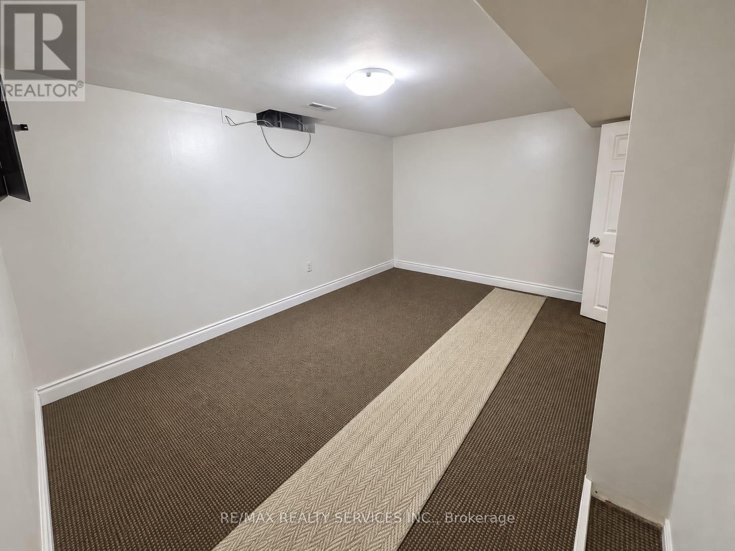 50 Banting Crescent Property Photo 4