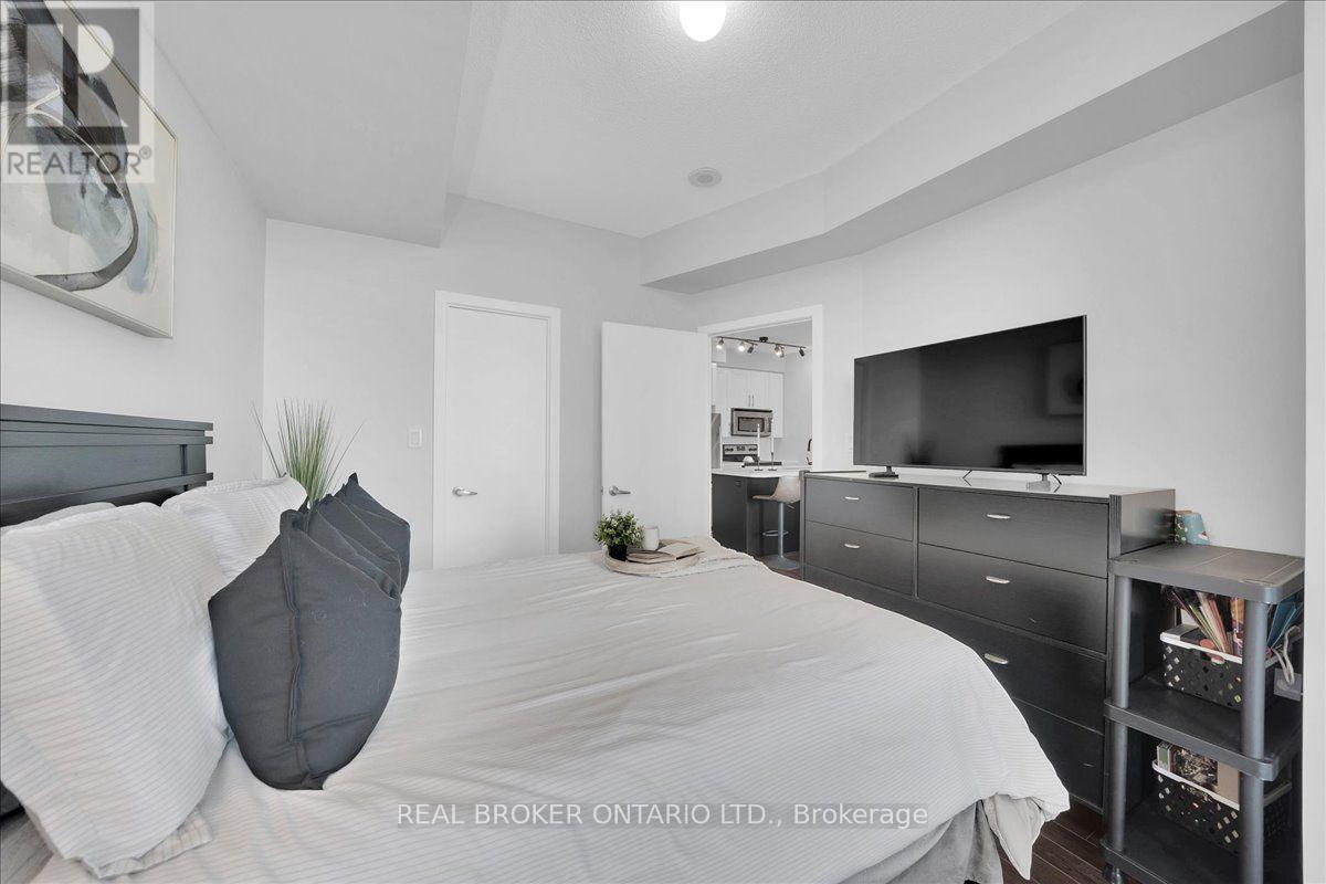 805 - 4065 Brickstone Mews Property Photo 8