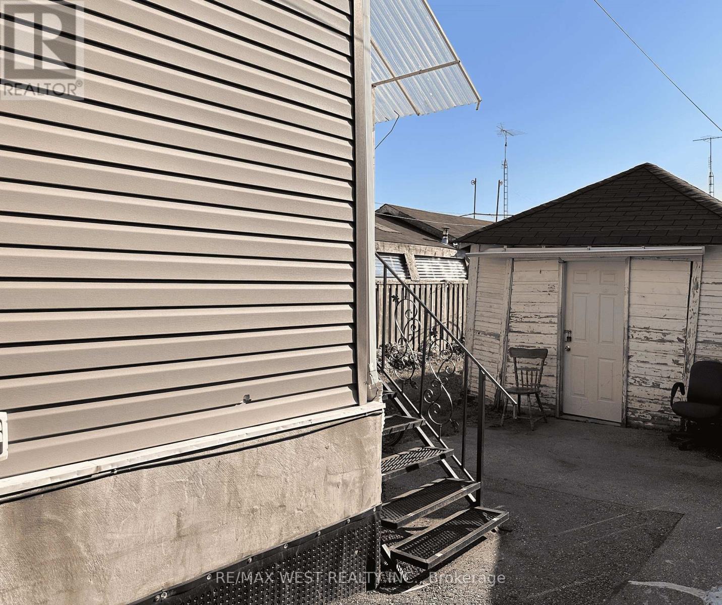 10 Fairbank Avenue Property Photo 25