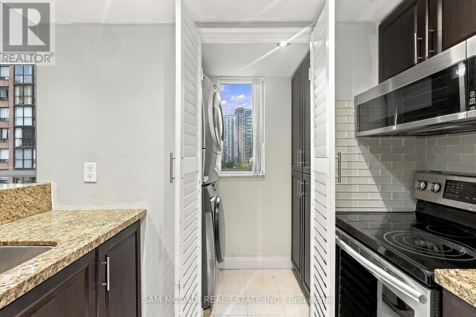 903 - 265 Enfield Place Property Photo 8