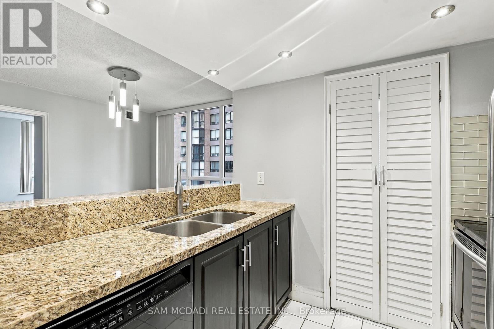 903 - 265 Enfield Place Property Photo 10