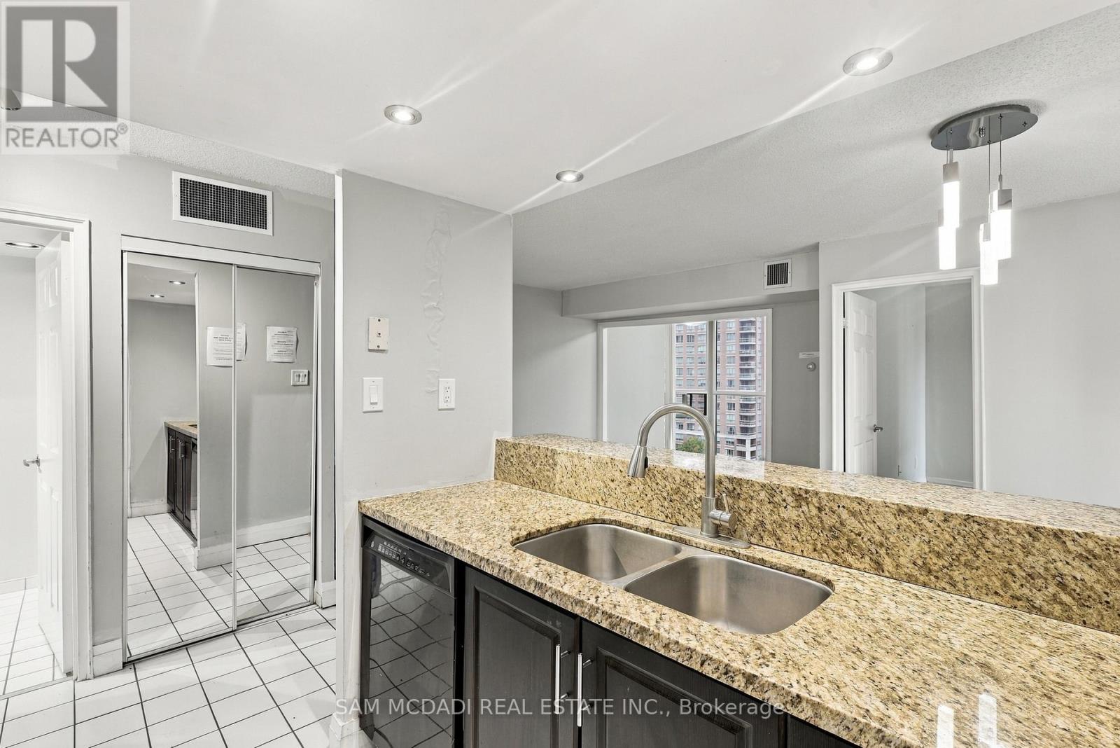 903 - 265 Enfield Place Property Photo 11
