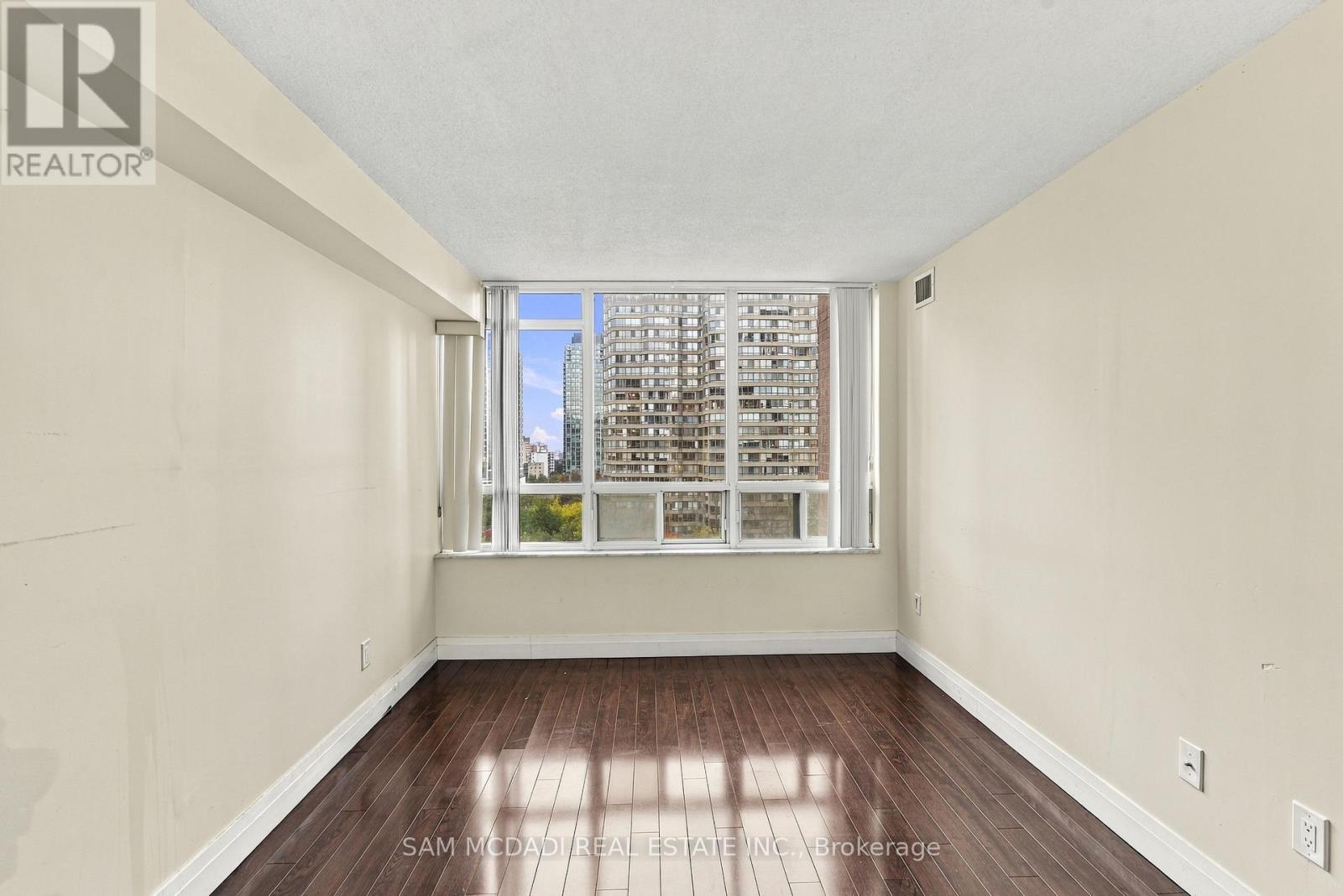903 - 265 Enfield Place Property Photo 18