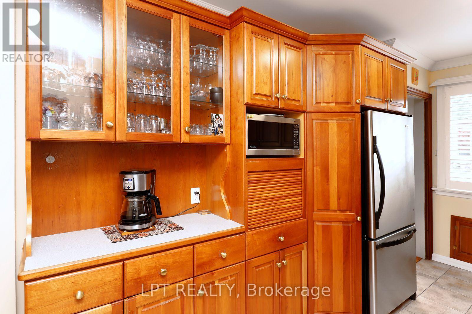 37 Mcgilvray Crescent W Property Photo 12