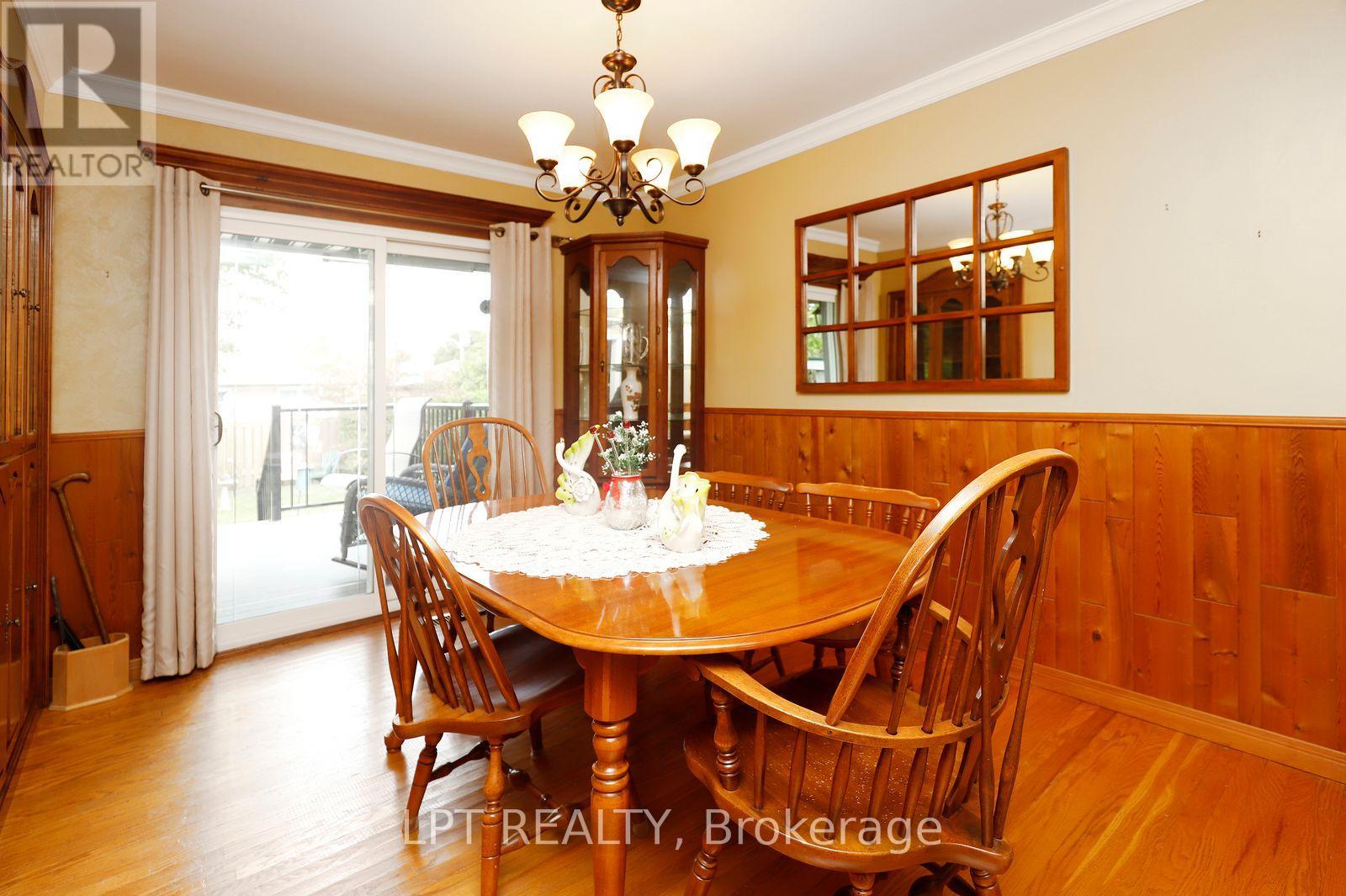 37 Mcgilvray Crescent W Property Photo 17