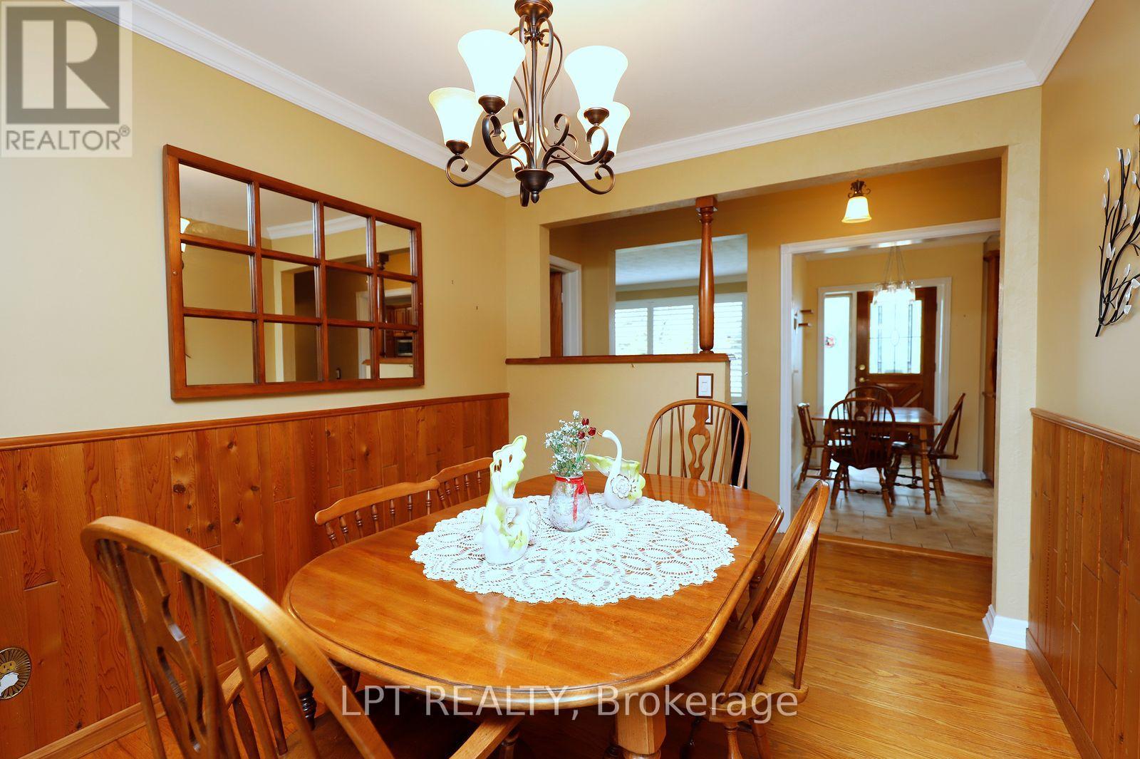37 Mcgilvray Crescent W Property Photo 18
