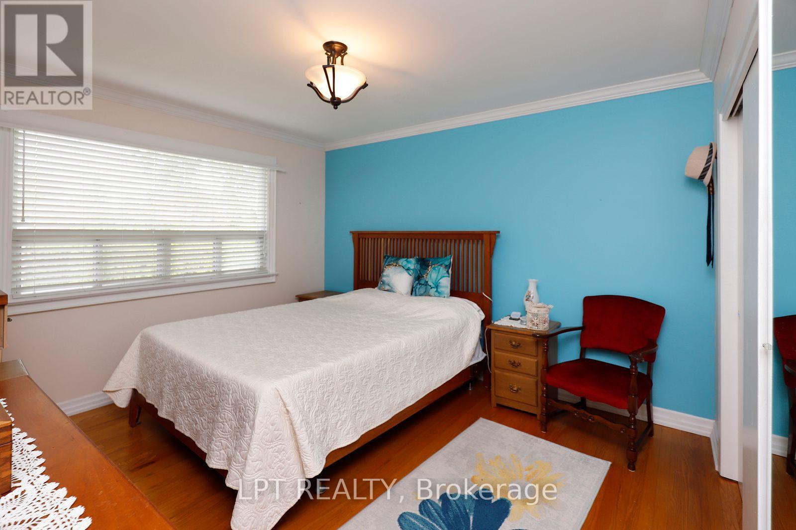 37 Mcgilvray Crescent W Property Photo 19