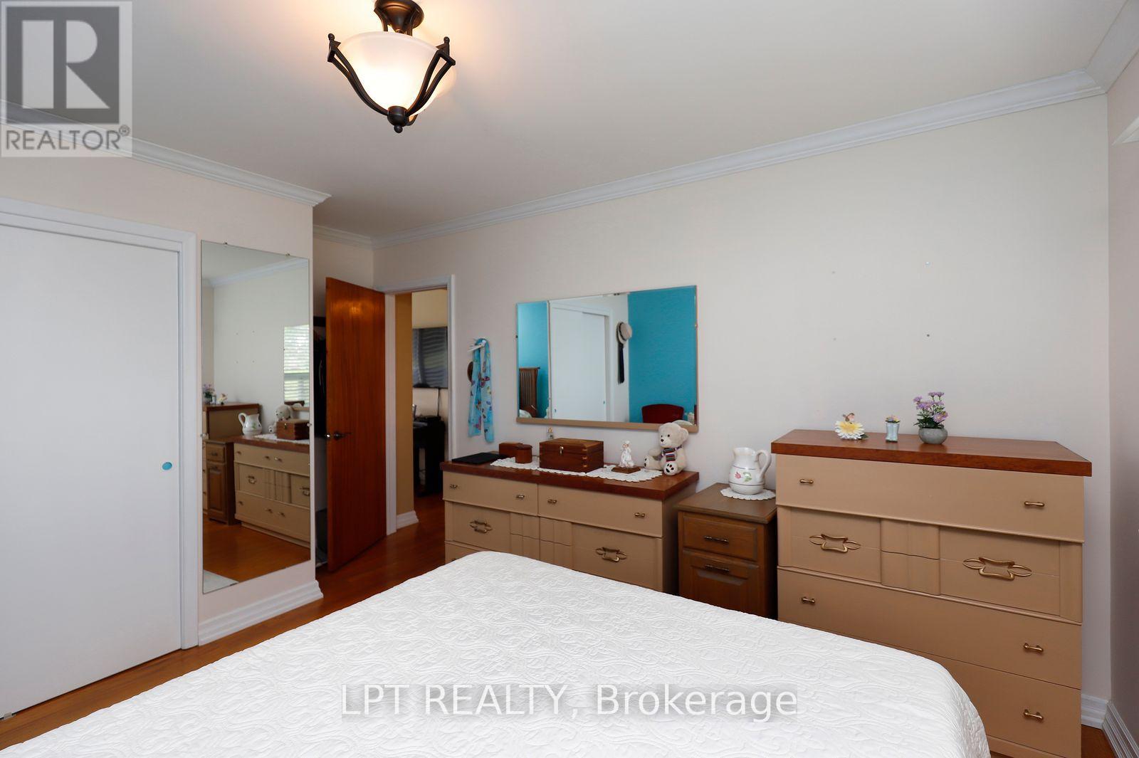 37 Mcgilvray Crescent W Property Photo 20