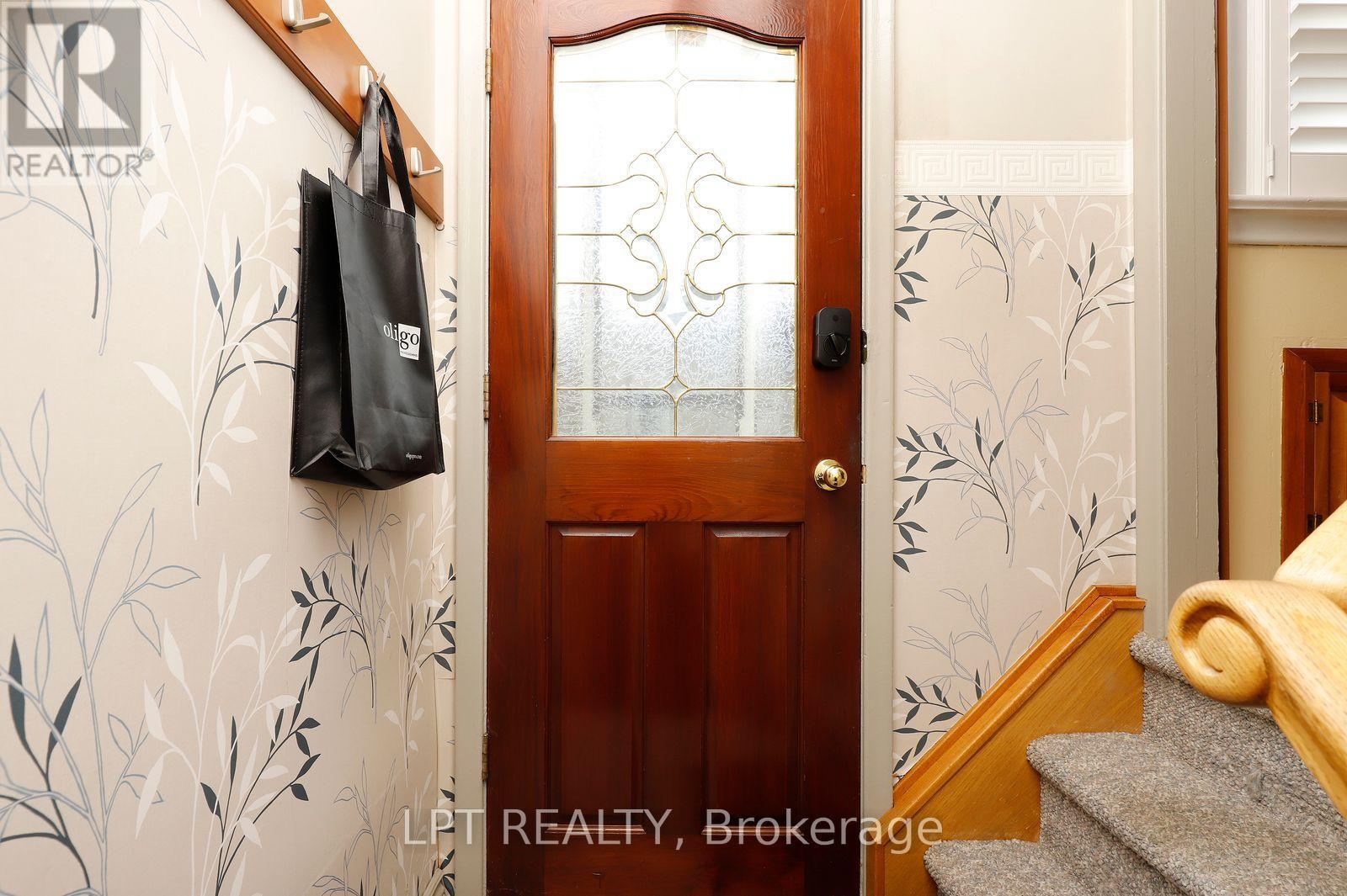 37 Mcgilvray Crescent W Property Photo 25