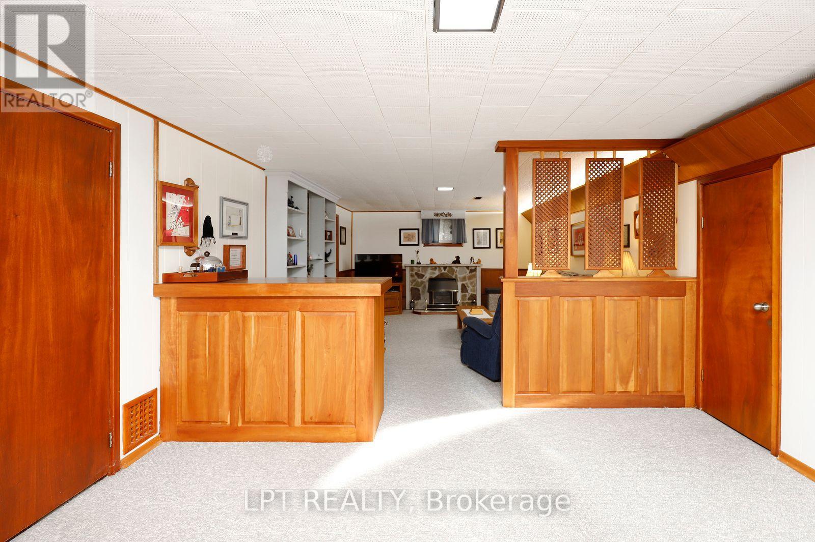 37 Mcgilvray Crescent W Property Photo 27