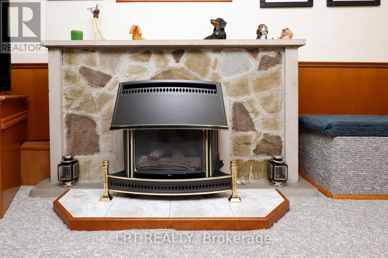 37 Mcgilvray Crescent W Property Photo 29