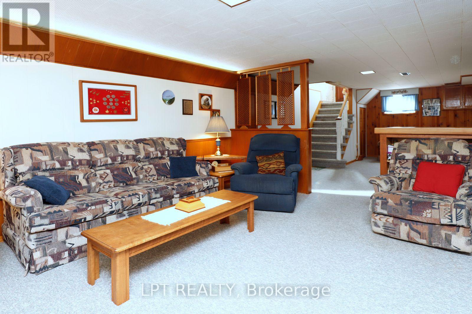 37 Mcgilvray Crescent W Property Photo 30