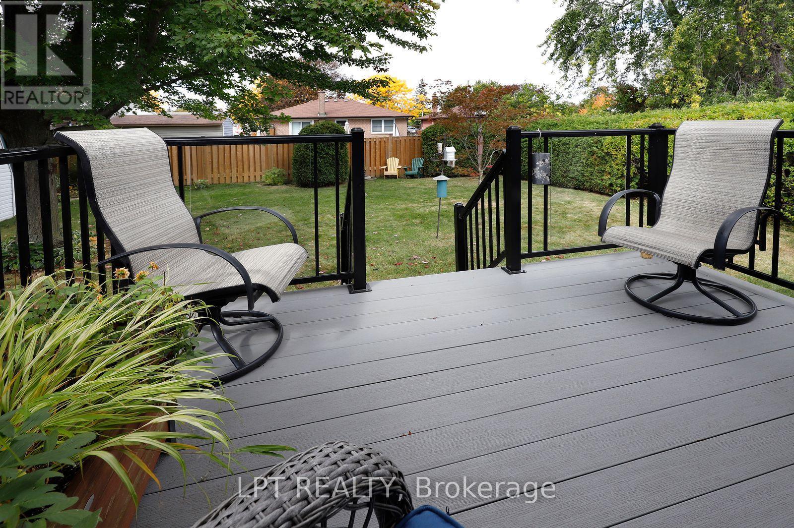 37 Mcgilvray Crescent W Property Photo 34