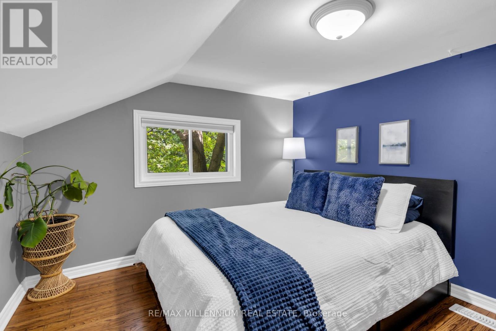 1537 Queen Street E Property Photo 8