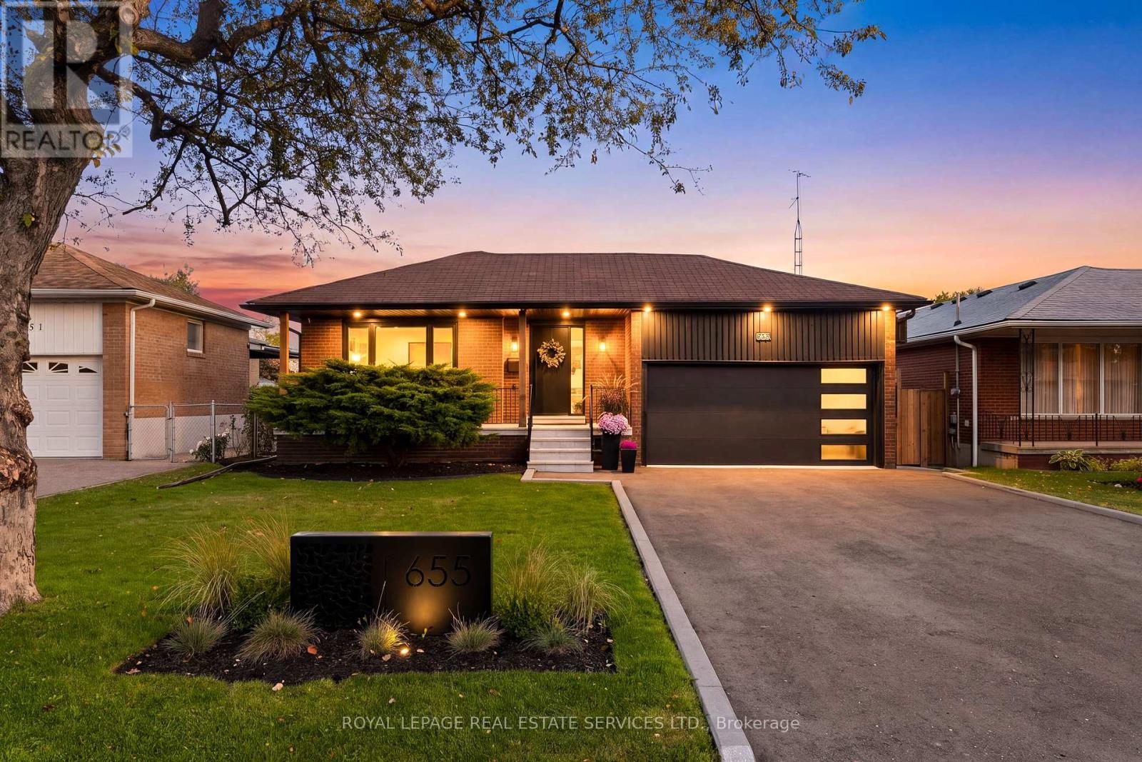 655 Netherton Crescent Property Photo 1