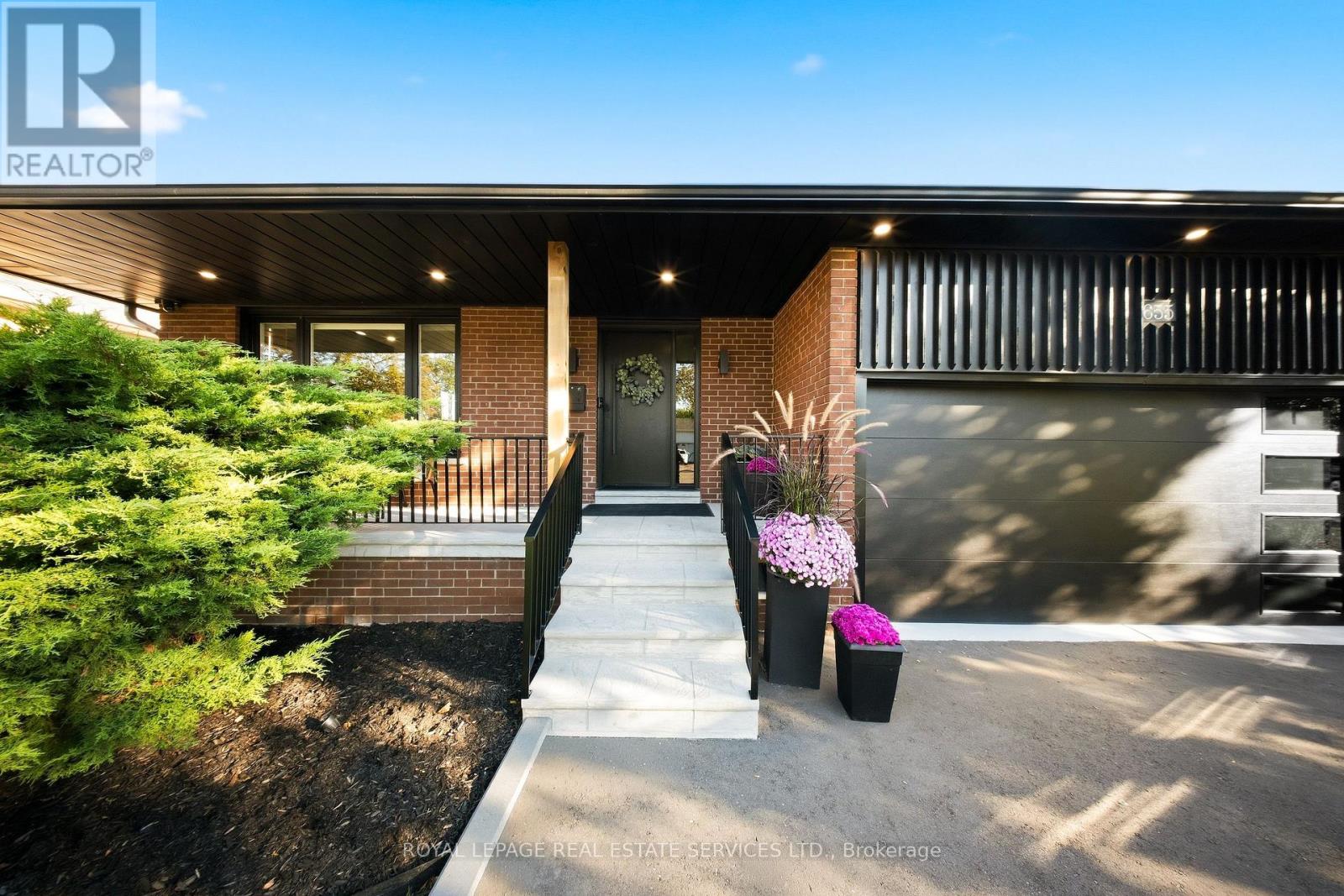 655 Netherton Crescent Property Photo 3
