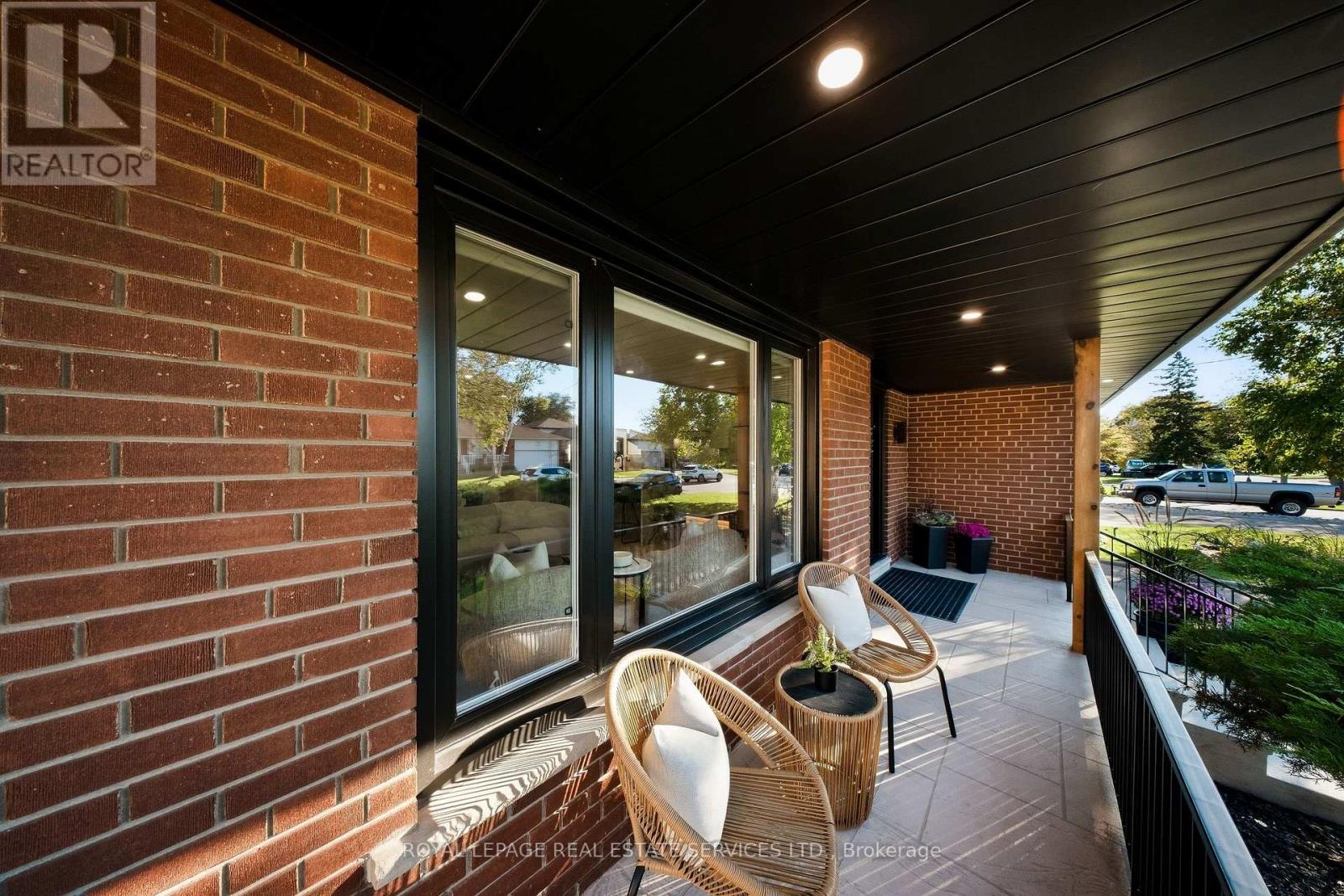 655 Netherton Crescent Property Photo 4