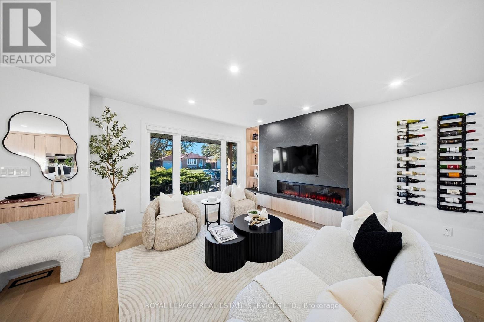 655 Netherton Crescent Property Photo 6