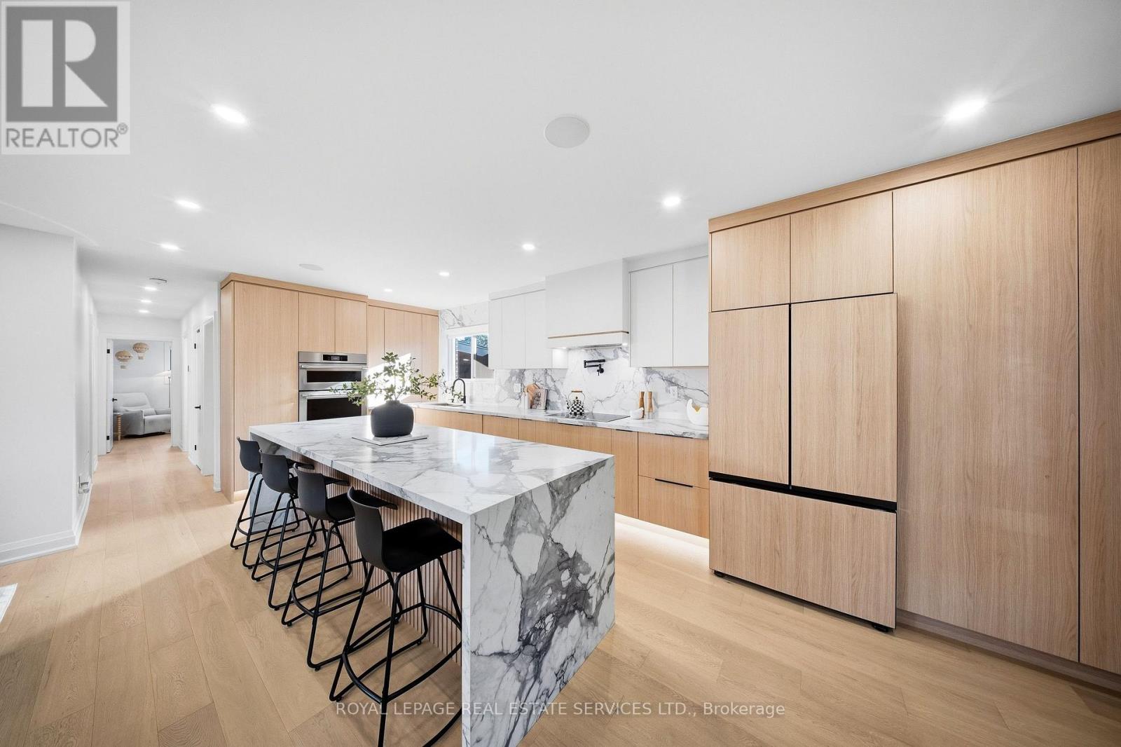 655 Netherton Crescent Property Photo 10