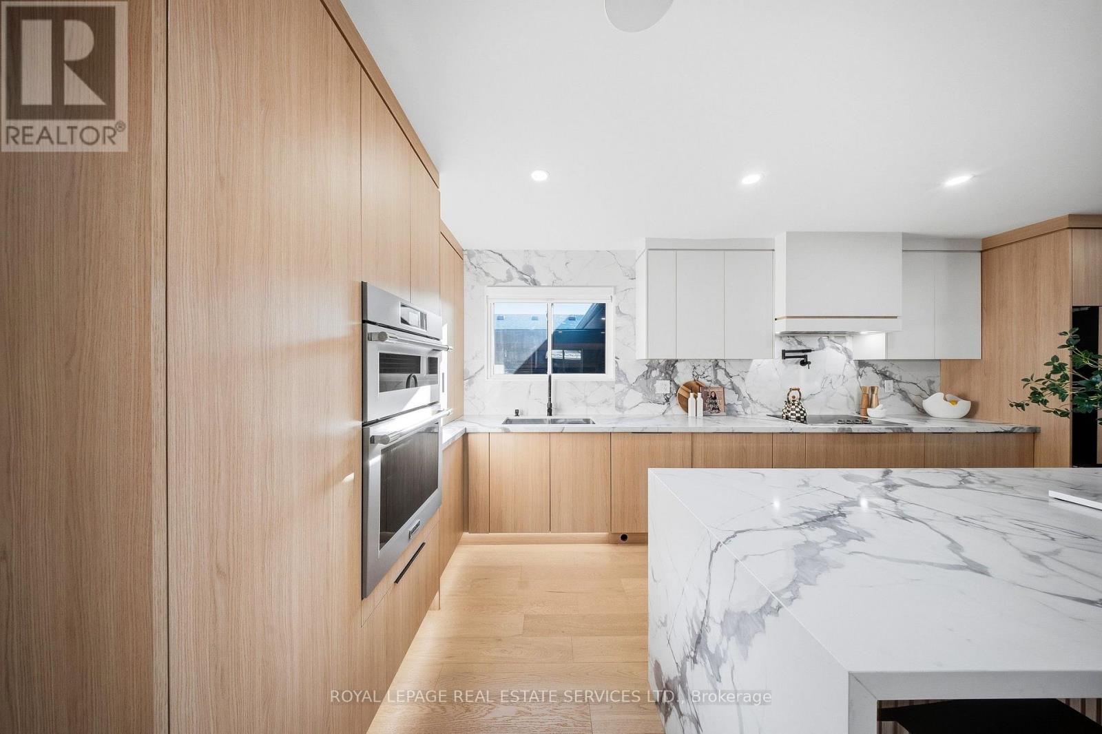 655 Netherton Crescent Property Photo 12