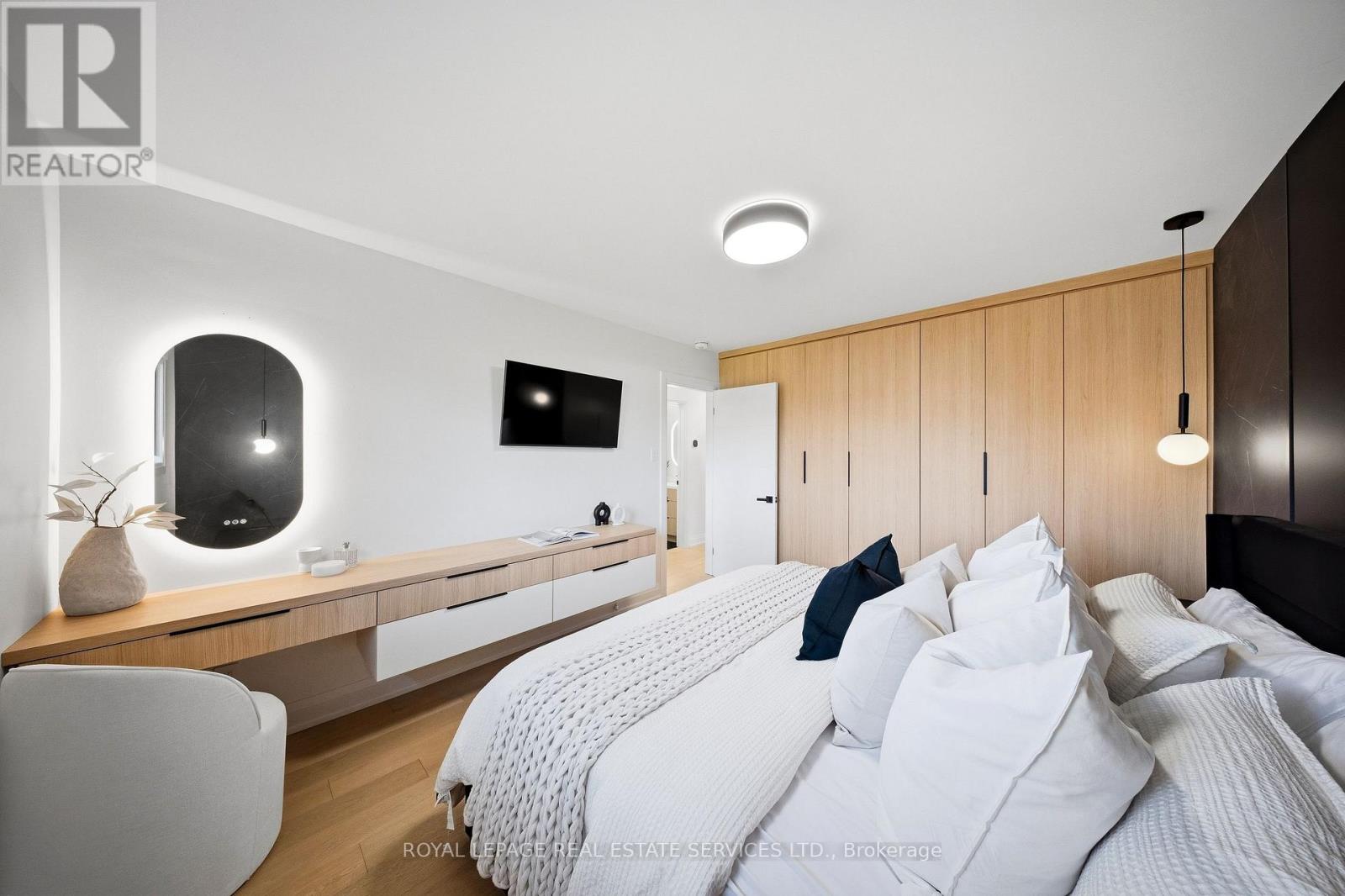 655 Netherton Crescent Property Photo 14