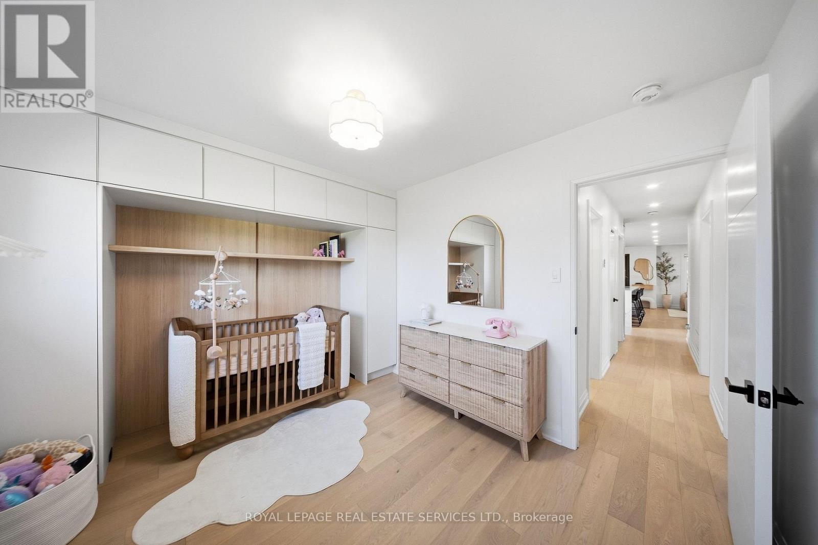 655 Netherton Crescent Property Photo 16