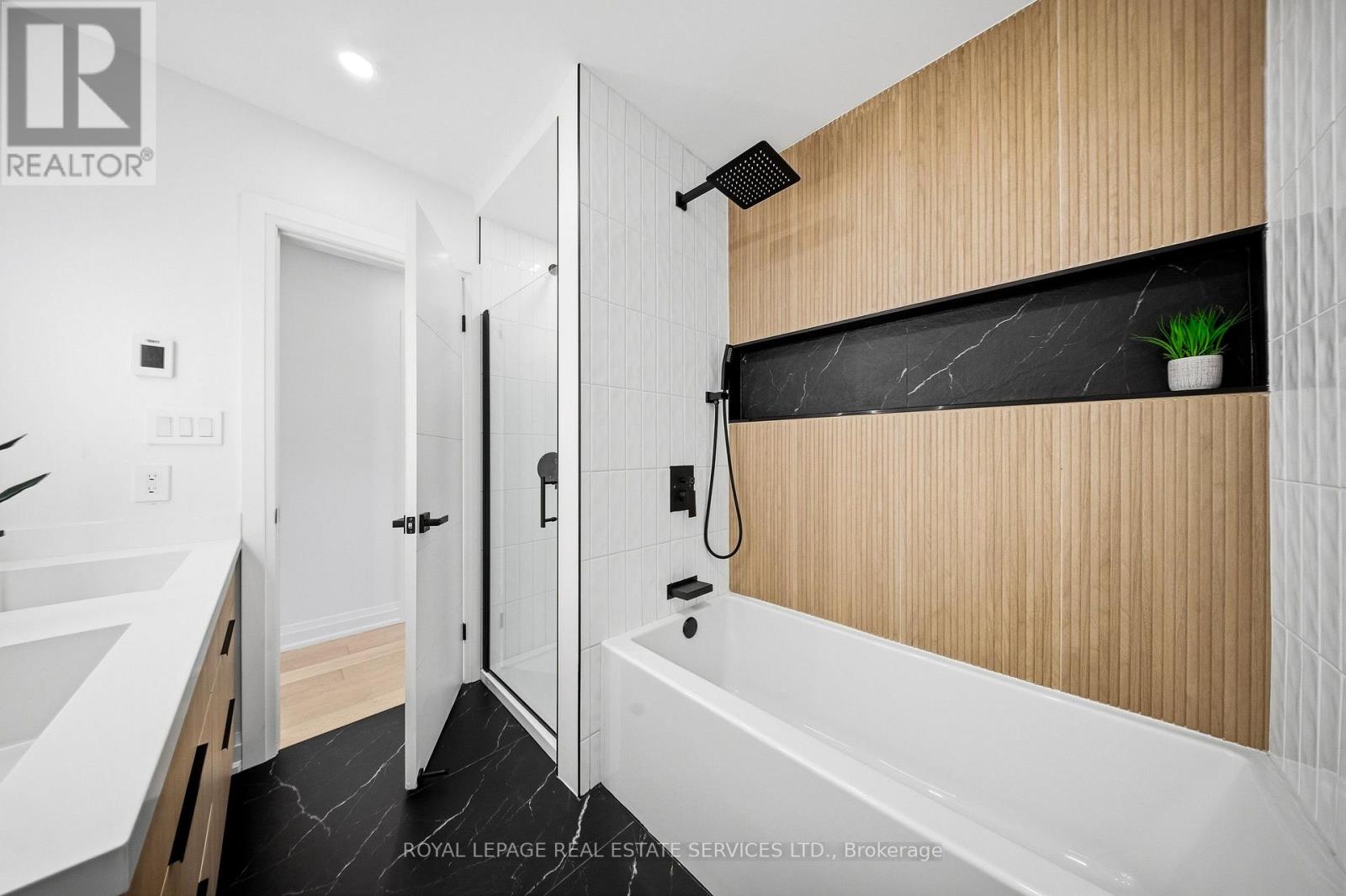 655 Netherton Crescent Property Photo 19