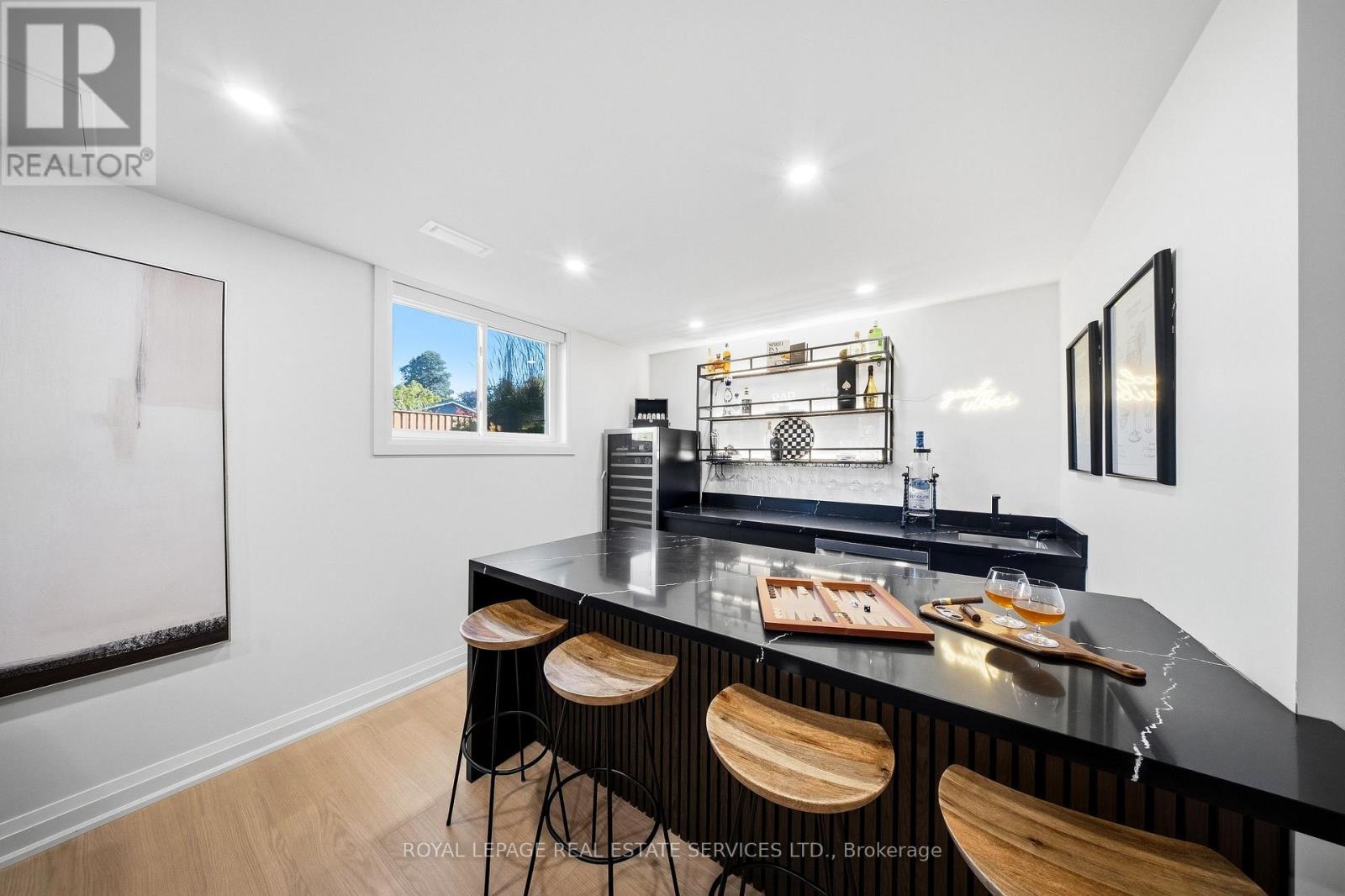655 Netherton Crescent Property Photo 25