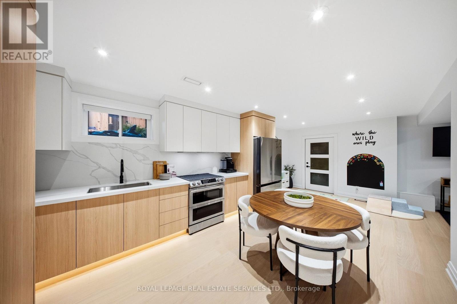 655 Netherton Crescent Property Photo 31