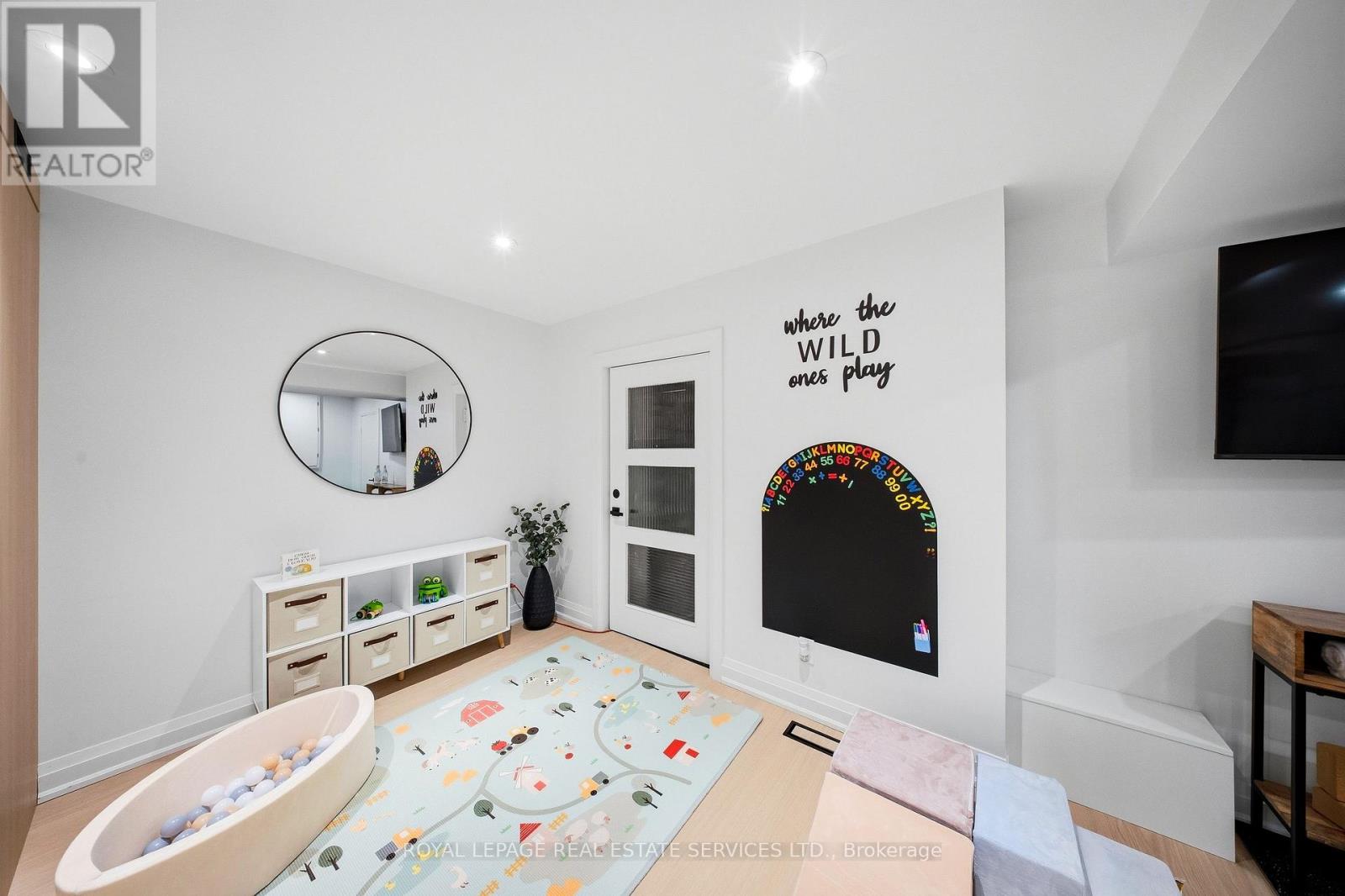 655 Netherton Crescent Property Photo 32