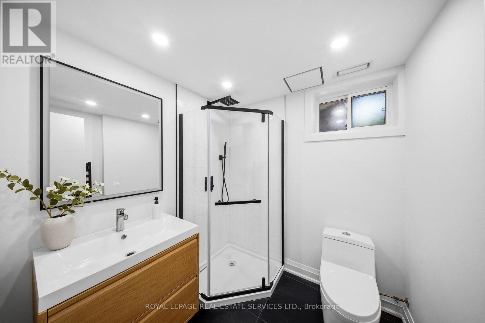 655 Netherton Crescent Property Photo 35