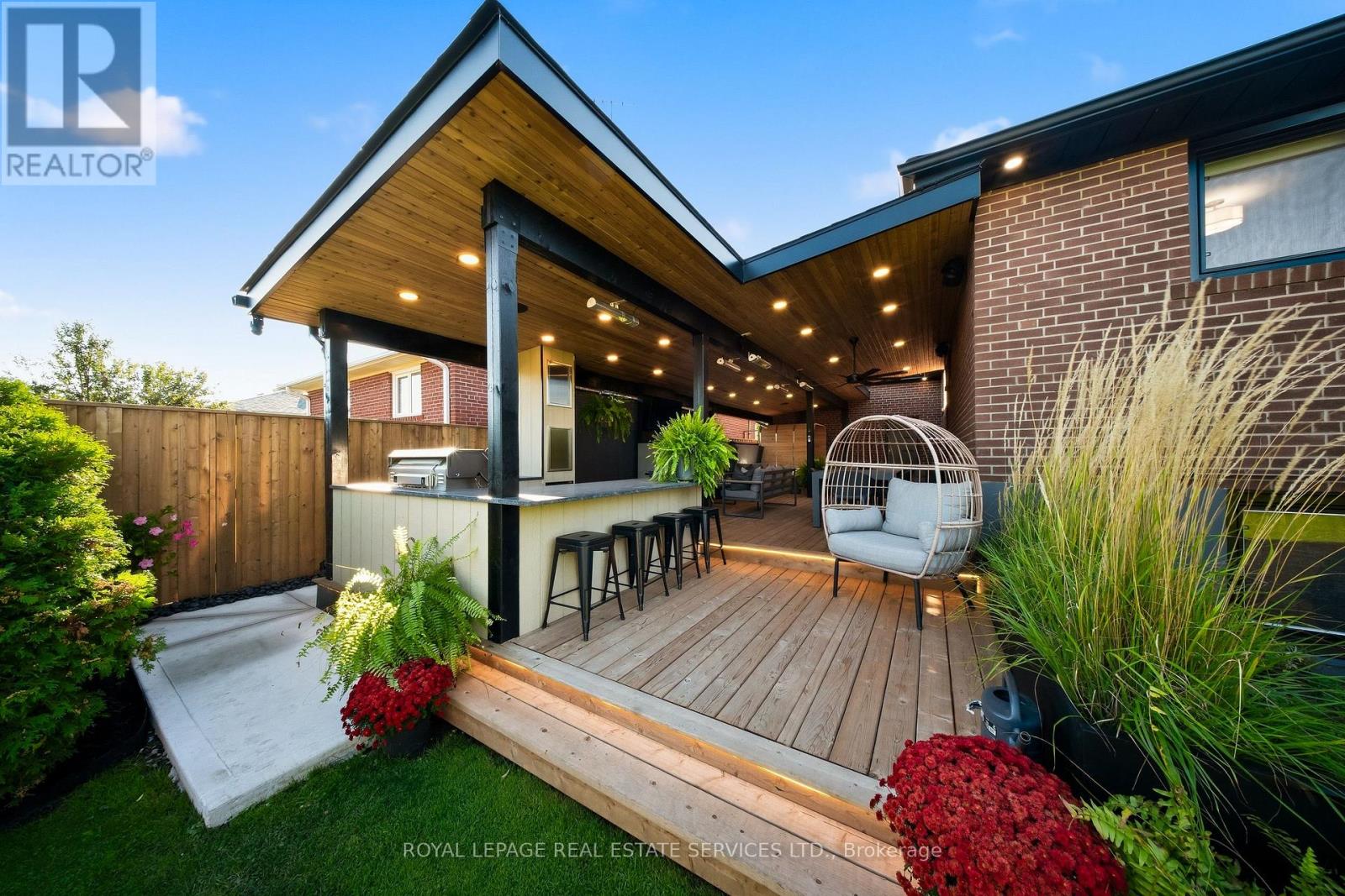 655 Netherton Crescent Property Photo 44
