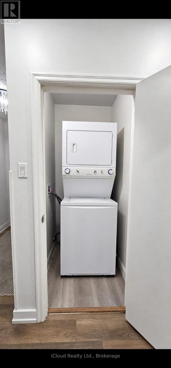 Upper - 27 Inchcliffe Crescent Property Photo 6