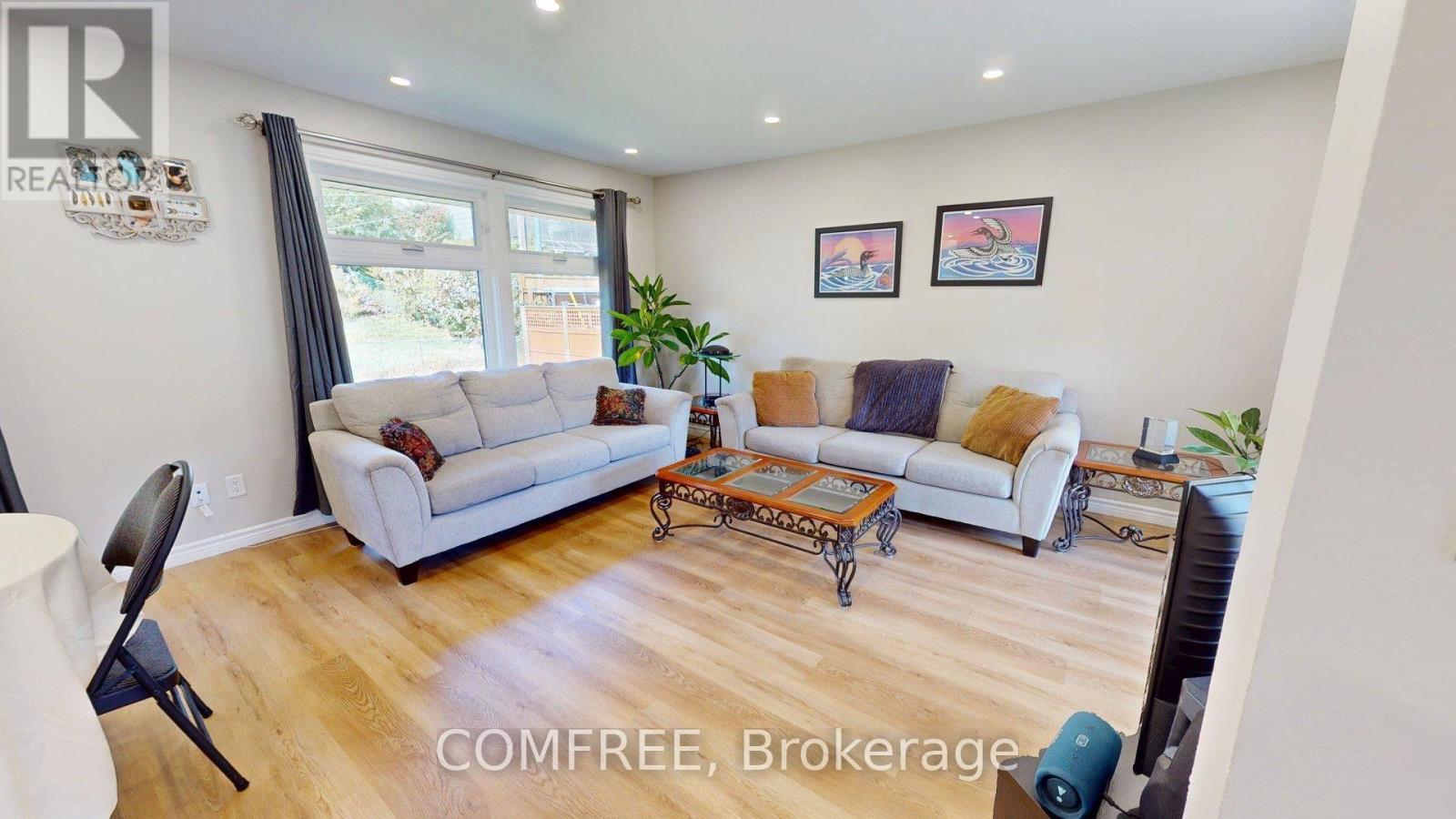 73 Elizabeth Drive Property Photo 3