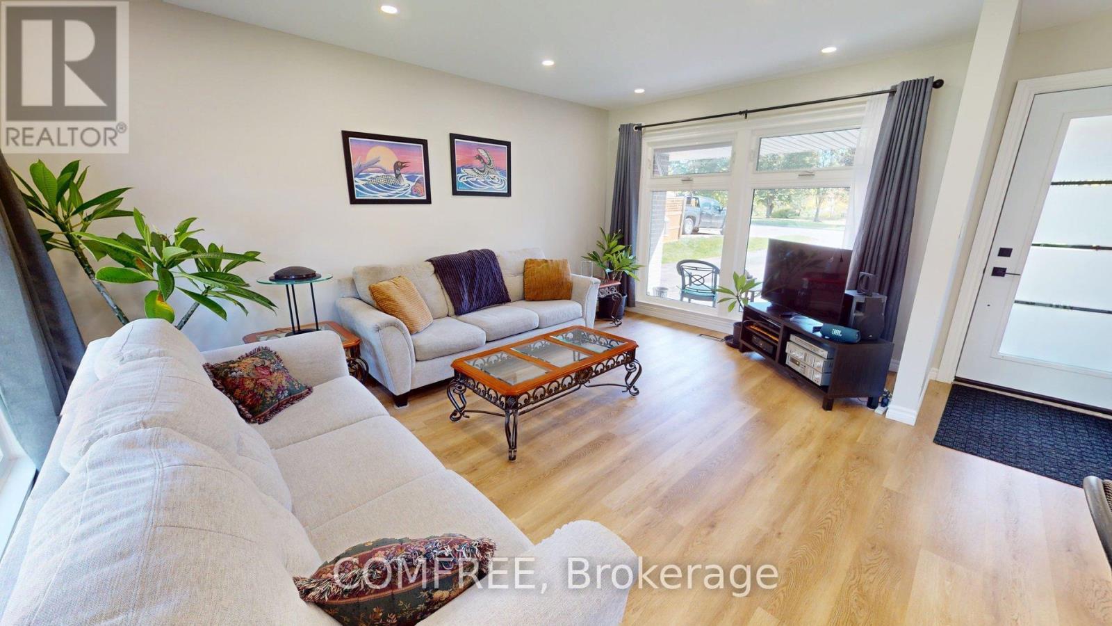 73 Elizabeth Drive Property Photo 4