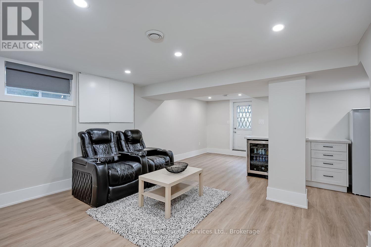 59 Fairwood Place E Property Photo 33