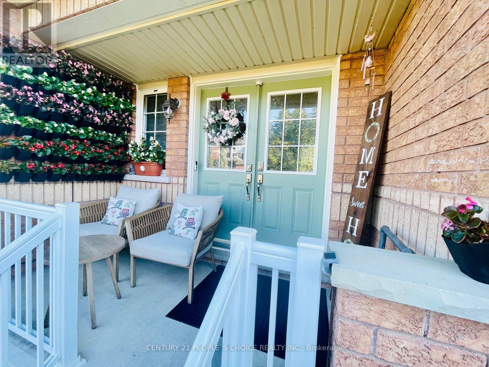 98 Niagara Trail Property Photo 1